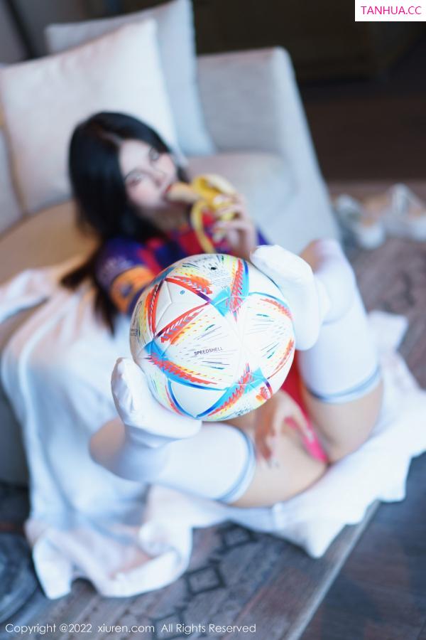 laura阿姣  [XiuRen]高清写真图 2022.12.15 No.6004 laura阿姣 美腿足球第35张图片